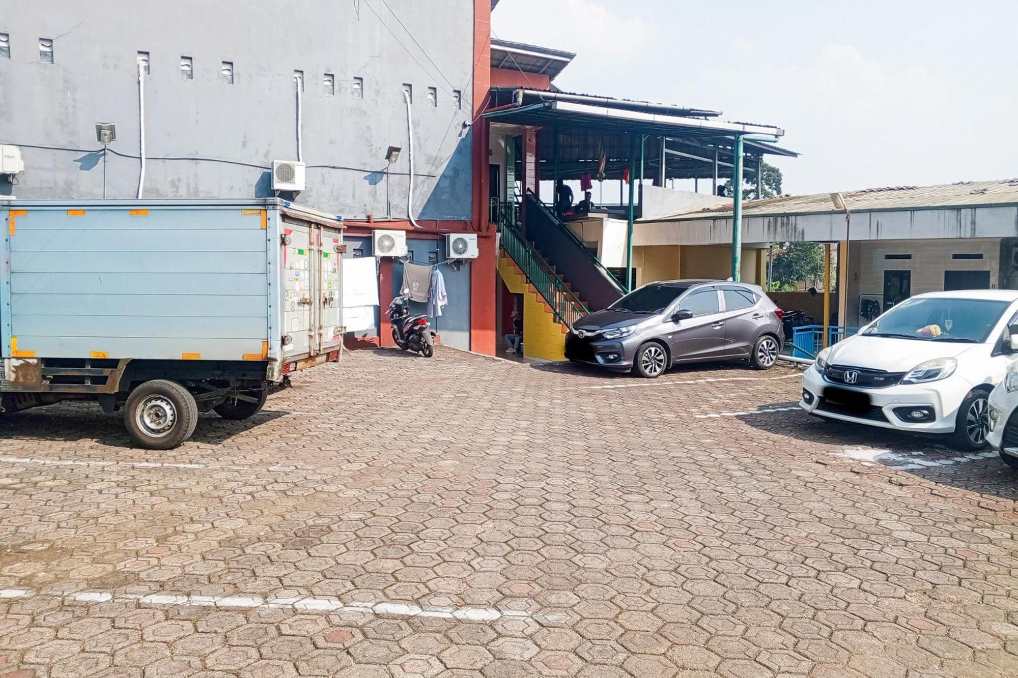 Отель Malibu Syariah Bogor Redpartner Экстерьер фото